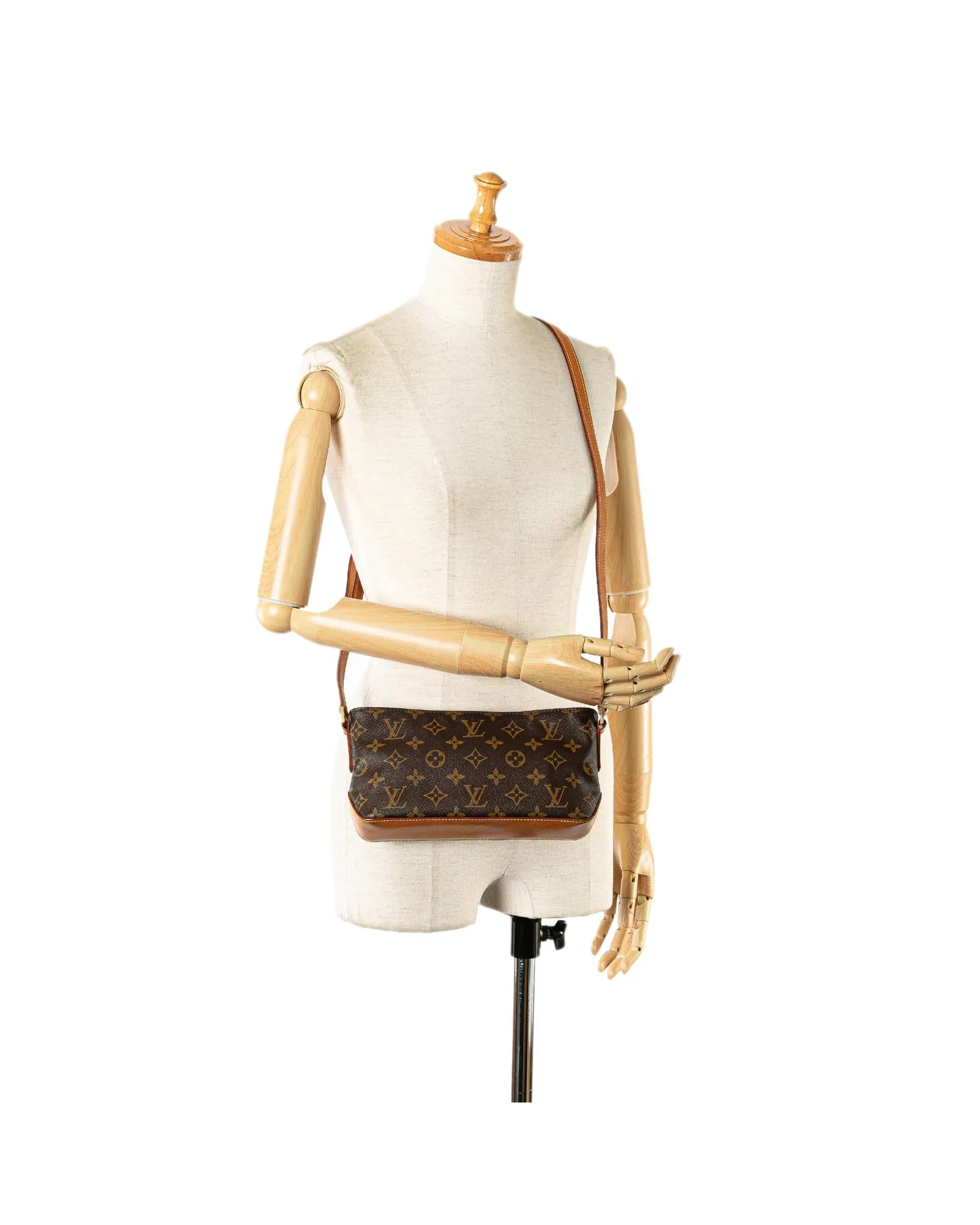 Louis Vuitton Pochette Accessoires Crossbody Bag in Monogram Canvas