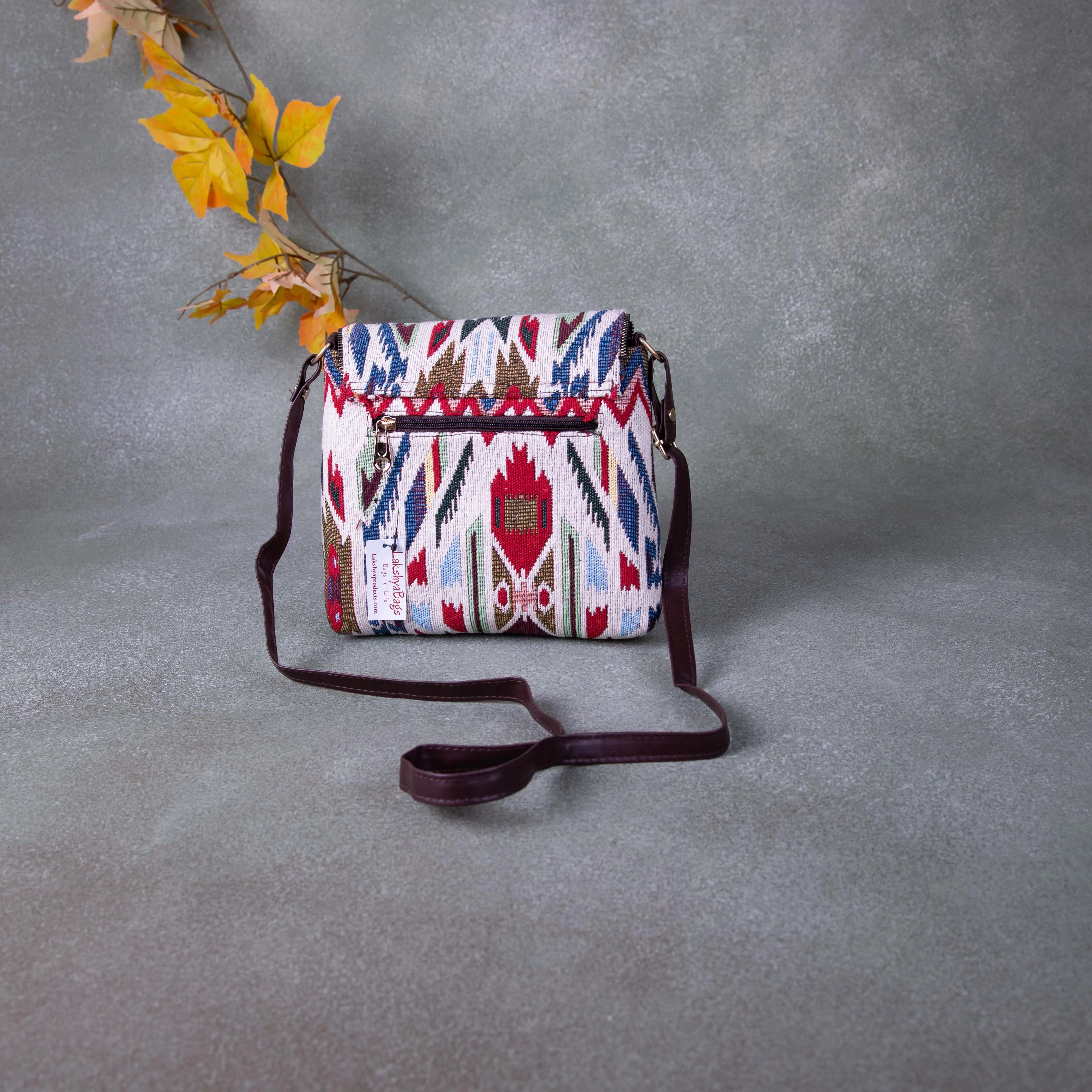 Regular Slings White with Red Colour Zig Zag Design Round Flap