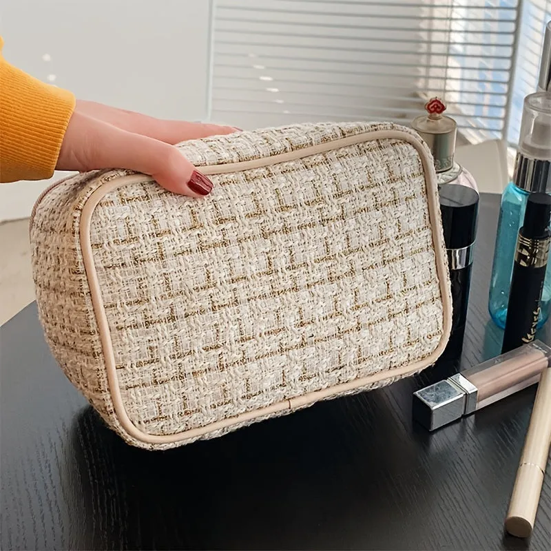 Versatile Travel Toiletry Bag with Plaid Pattern Square Design